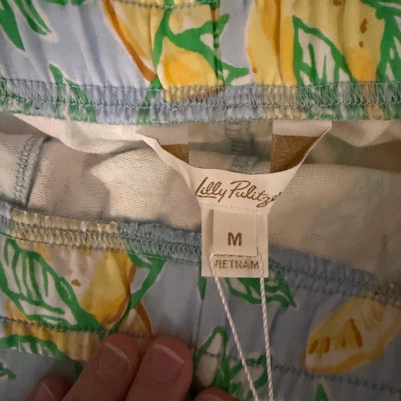 NWT Lilly Pulitzer Lemon Print Shorts size medium! 🍋 - Picture 8 of 9